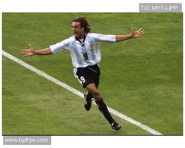 走近绿茵巨星深度解析足球球星独家英语采访实录