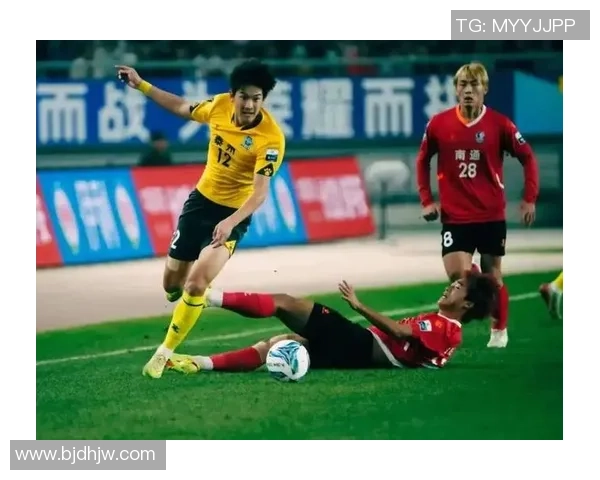 足球巨星赛场爆粗口引热议球迷媒体纷纷聚焦场内外影响